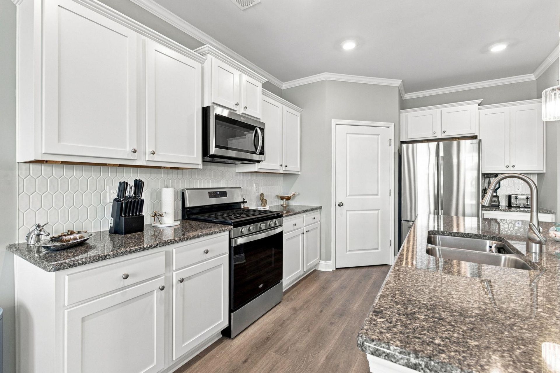 1050 Heather Glen Blvd. Photo 7