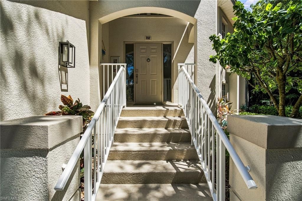 901 Egrets Run, Unit 202, Naples, FL 34108 Photo