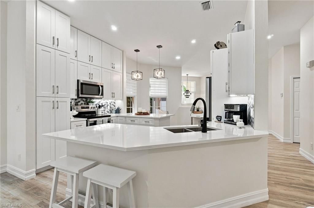 901 Egrets Run, Unit 202, Naples, FL 34108 Photo