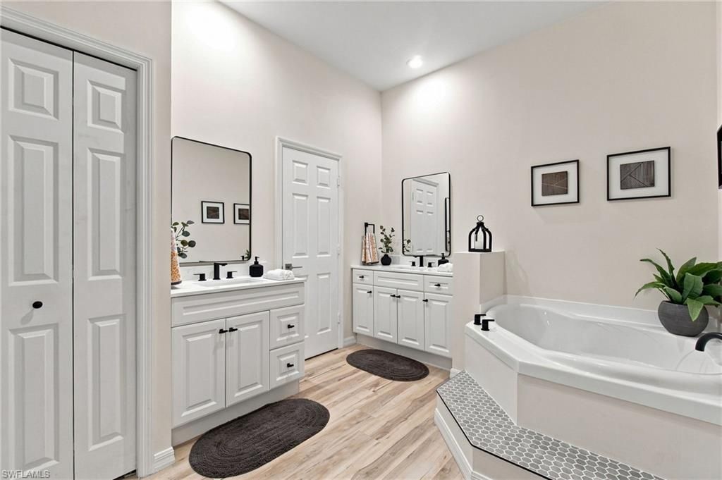 901 Egrets Run, Unit 202, Naples, FL 34108 Photo