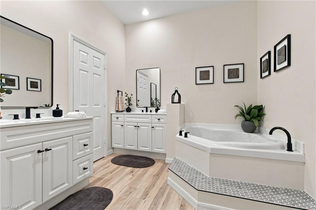 901 Egrets Run, Unit 202, Naples, FL 34108 Photo