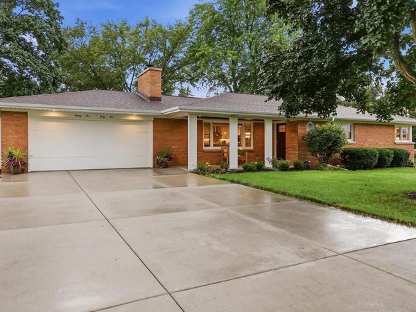 2445 Buena Vista DRIVE, Brookfield, WI 53045