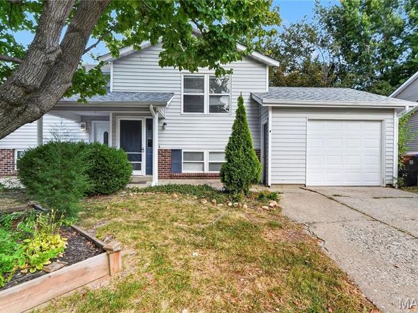 306 Della Drive, St Peters, MO 63376