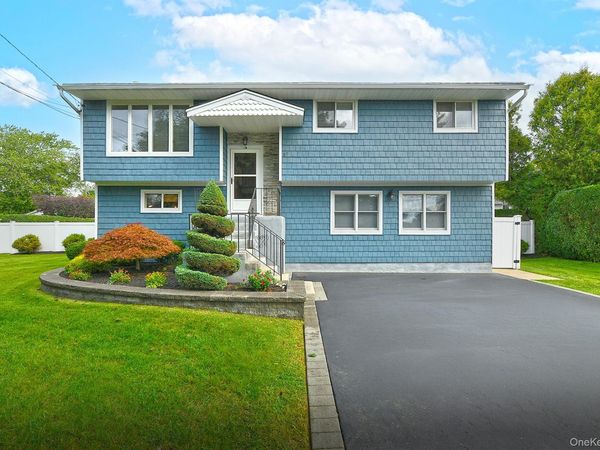 35 Jensen Road , Bay Shore, NY 11706