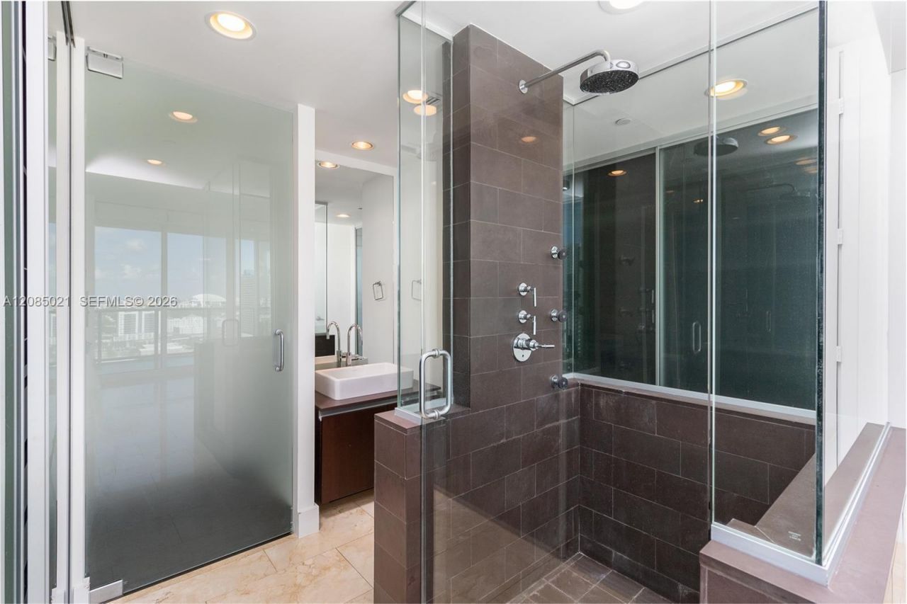 1040 Biscayne Blvd, Unit 1806, Miami, FL 33132 Photo