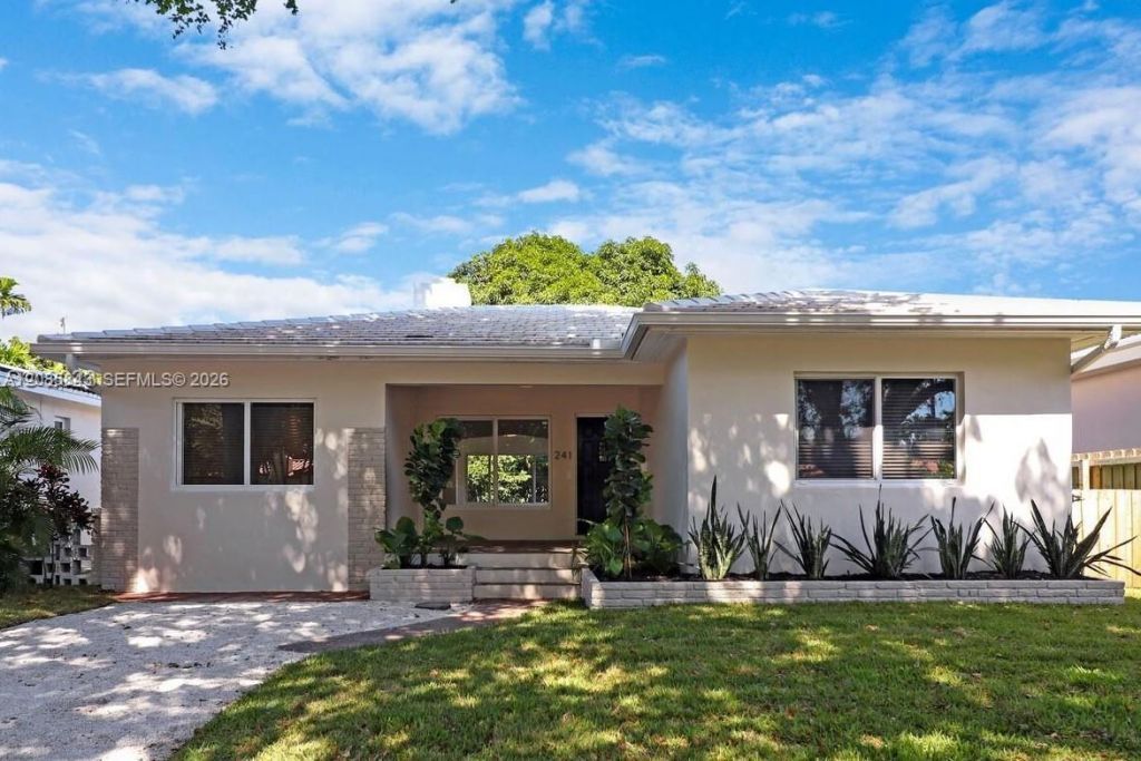 241 NE 89th St, El Portal, FL 33138 Main Photo