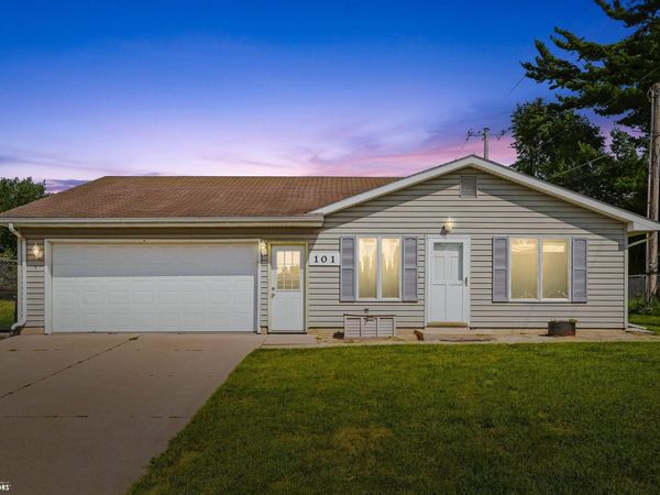 101 Pleasantview Road, Marshalltown, IA 50158