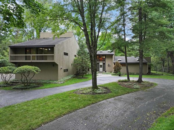 560 Thornmeadow Road , Riverwoods, IL 60015