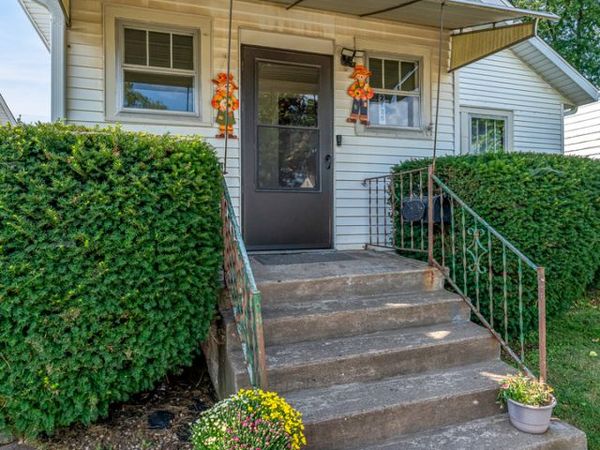 2125 Grove Street, Davenport, IA 52804