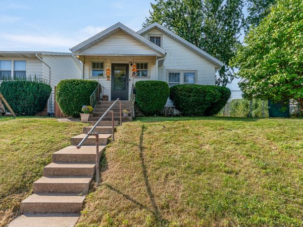 2125 Grove Street , Davenport, IA 52804