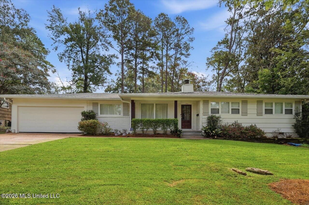 134 Chippewa Circle, Jackson, MS 39211 Main Photo