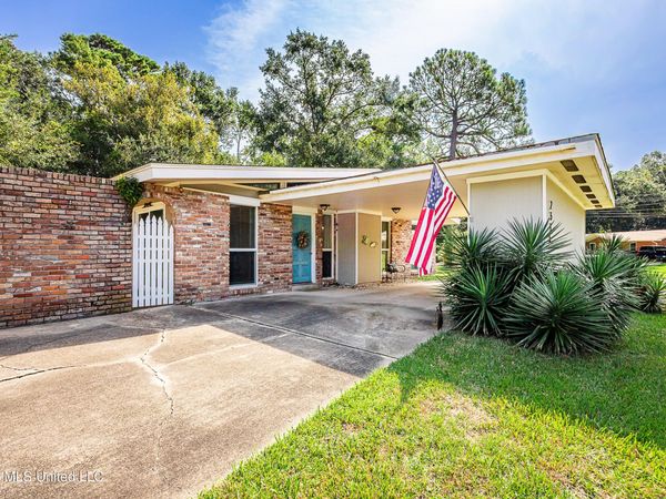 2515 Englewood Road, Ocean Springs, MS 39564