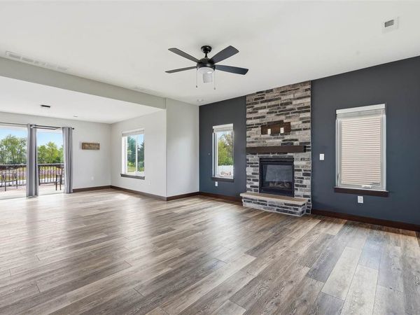 903 Carl Ct, Solon, IA 52333