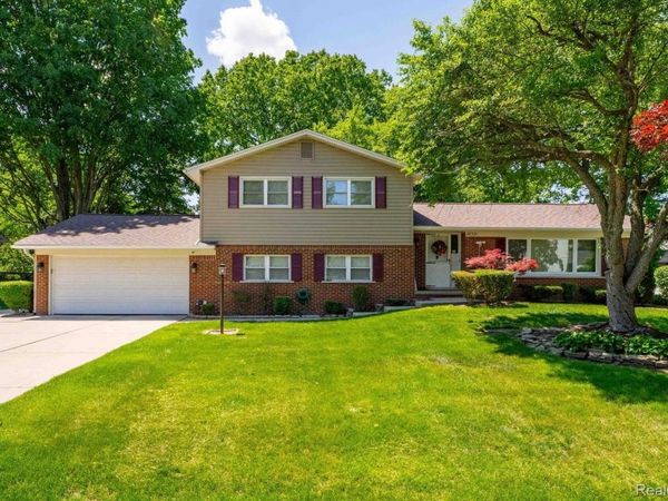 36521 Gloucester Drive , Clinton Township, Mi 48035