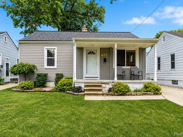 637 E Coy Avenue, Hazel Park, Mi 48030
