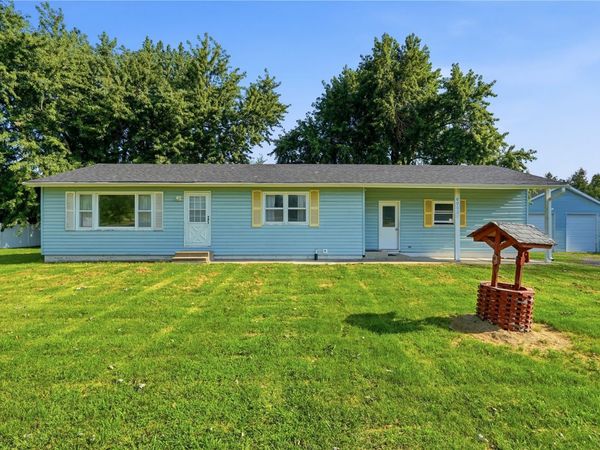 6900 Williams Blvd , Fairfax, IA 52228
