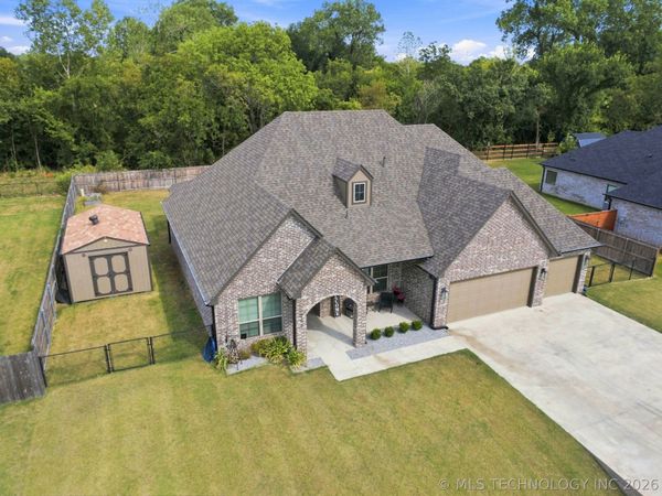 205 N Phillips Street , Skiatook, OK 74070