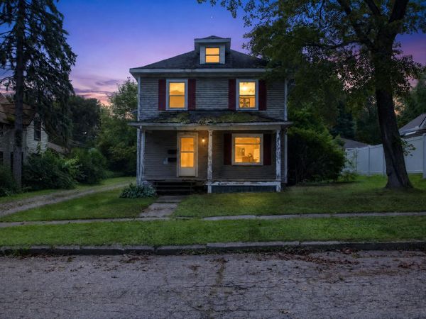 18 Armstrong Street, Hillsdale, MI 49242