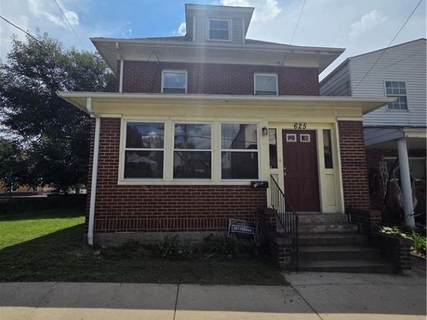 625 2nd St , Pitcairn, PA 15140