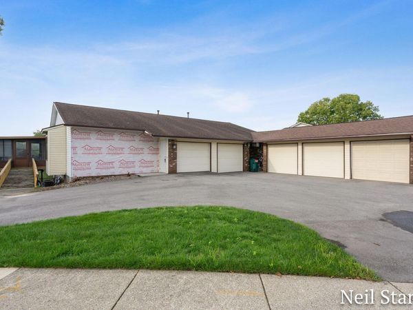 2858 Porter Court SW, Grandville, MI 49418