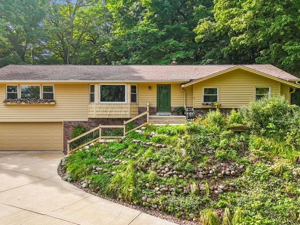 N31W22025 Shady Ln, Pewaukee, WI 53072