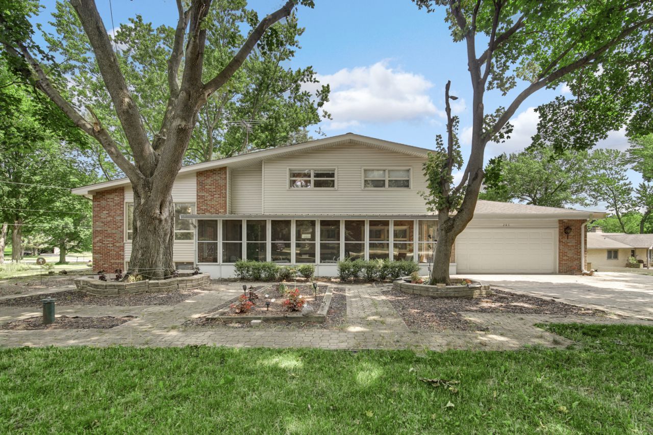 205 Sharon Drive , Sleepy Hollow, IL 60118