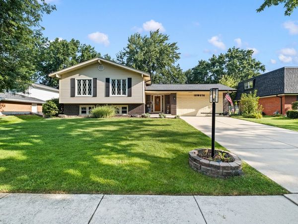 18W076 71st Street , Darien, IL 60561
