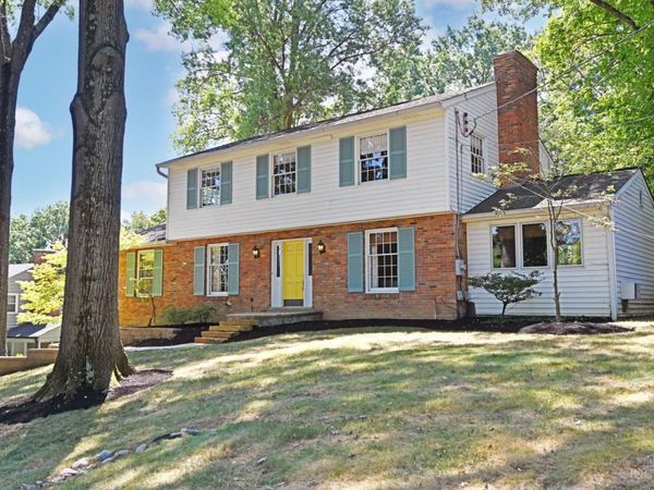 359 Woodknoll Terrace, Wyoming, OH 45215