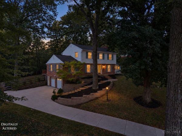 359 Woodknoll Terrace, Wyoming, OH 45215
