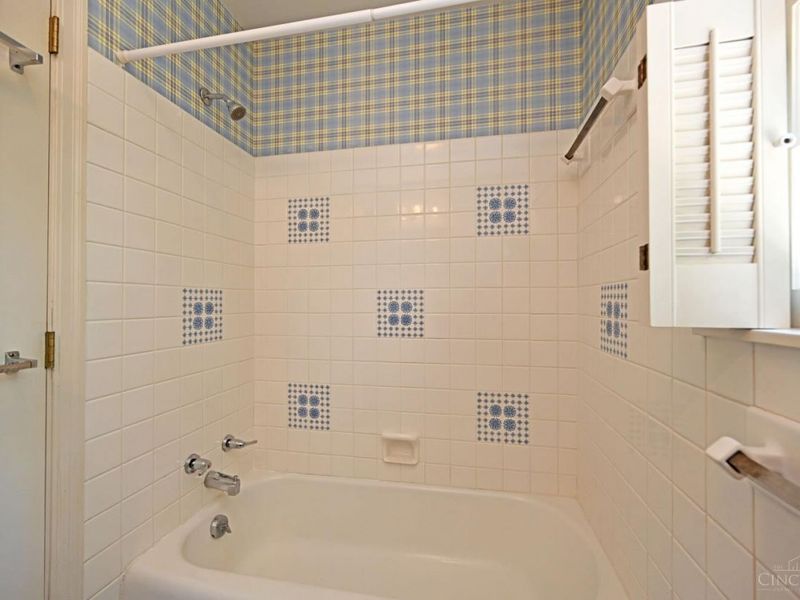 359 Woodknoll Terrace, Wyoming, OH 45215 Photo 30
