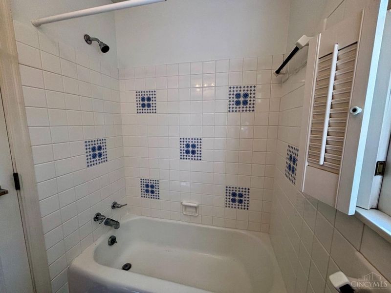 359 Woodknoll Terrace, Wyoming, OH 45215 Photo 30