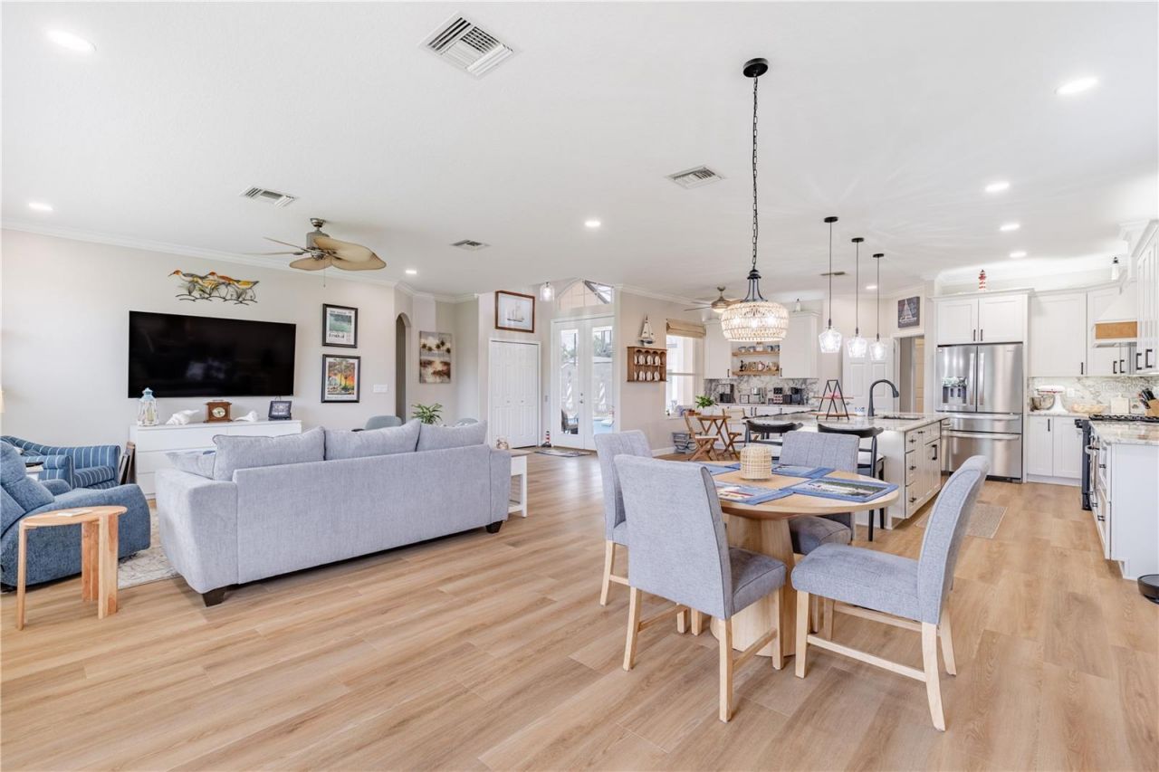 3347 Saratoga Drive, Tavares, FL 32778 Photo