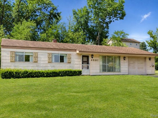 4681 Newcroft Street, Commerce Township, Mi 48382