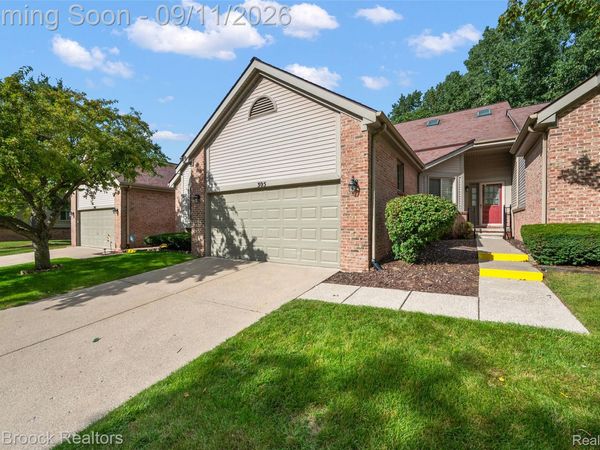 305 Pineknoll Court , Brighton, Mi 48116