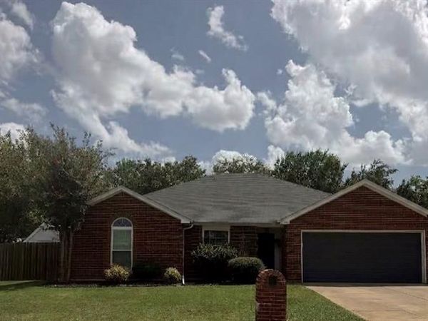 508 E Oak Street , Aledo, TX 76008