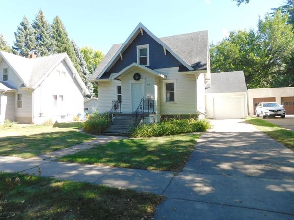 606 5th Street S, Moorhead, MN 56560