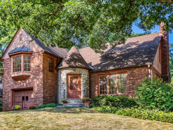 1393 Keston Street , Saint Paul, MN 55108