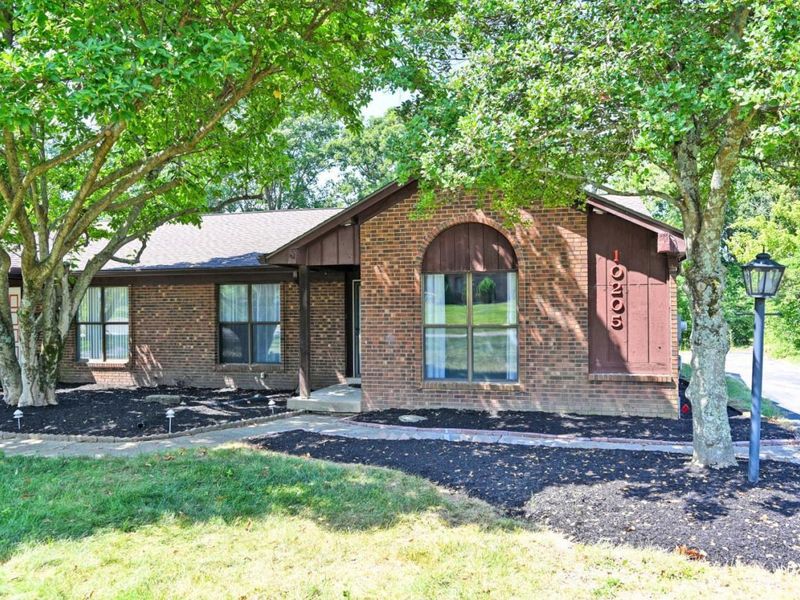 10205 Hightower Court, Montgomery, OH 45249 Photo 2
