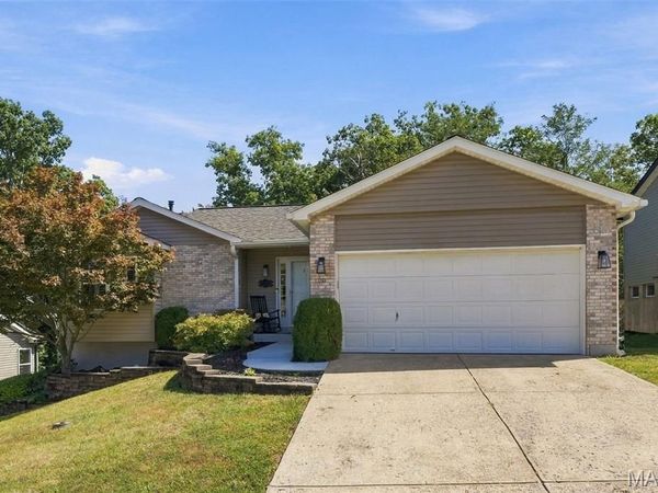 1712 12 Oaks Place, Pevely, MO 63070