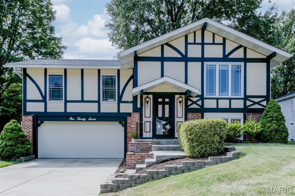 127 Spring Leaf Drive, Saint Peters, MO 63376 Main Photo