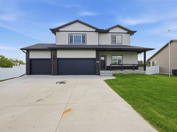 903 Carl Ct , Solon, IA 52333