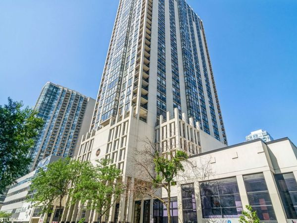 1122 N Clark Street , Unit 2102, Chicago, IL 60610