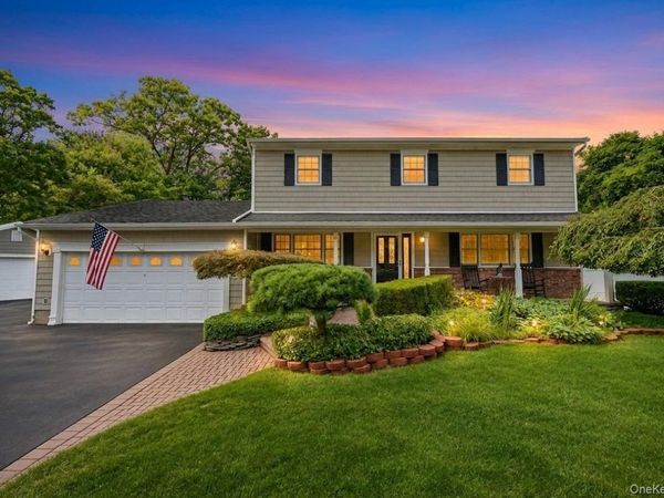 124 Bayview Drive, Oakdale, NY 11769