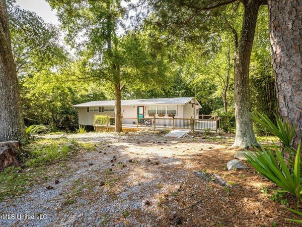 1325 Iberville Drive, Ocean Springs, MS 39564