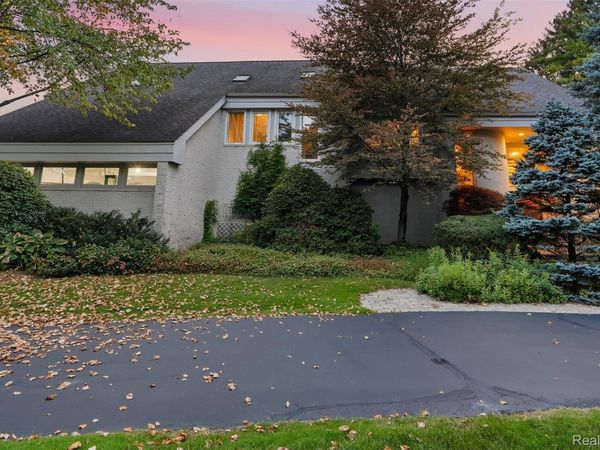 305 Wilshire Drive, Bloomfield Township, Mi 48302
