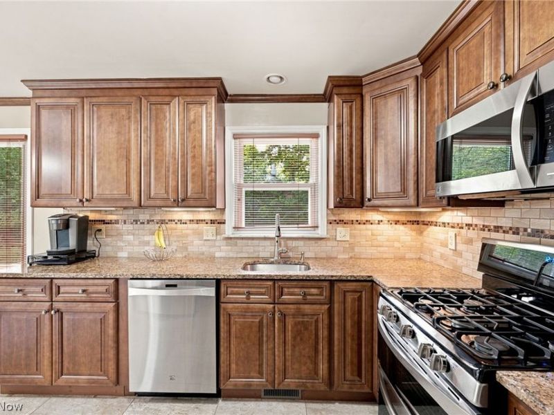 1517 Parkhill Road, Cleveland Heights, OH 44121 Photo 14