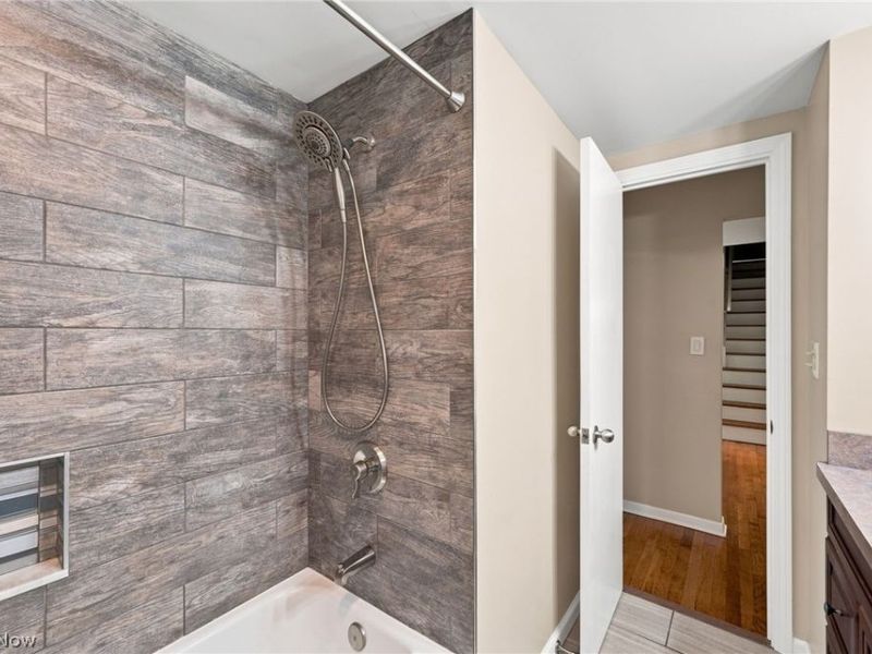 1517 Parkhill Road, Cleveland Heights, OH 44121 Photo 25