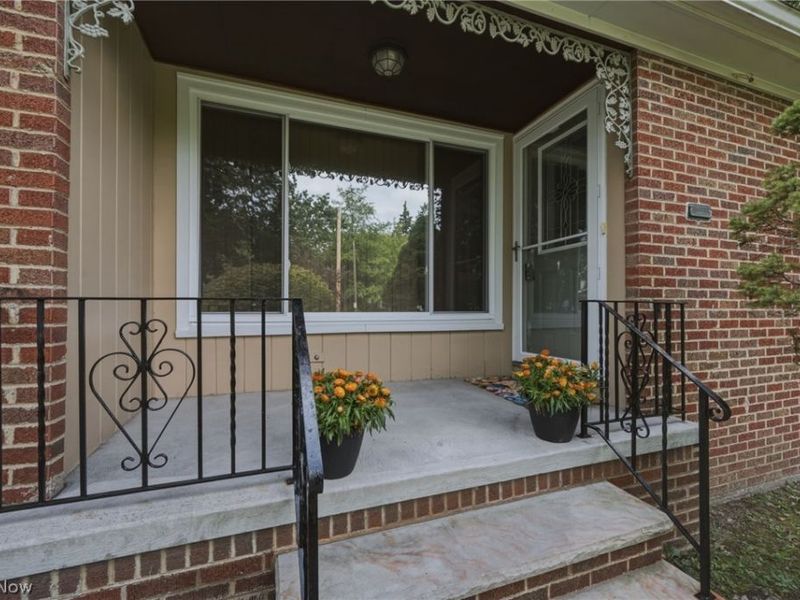 1517 Parkhill Road, Cleveland Heights, OH 44121 Photo 3