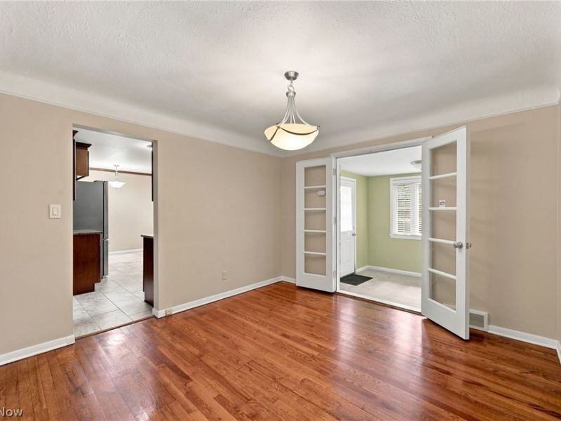1517 Parkhill Road, Cleveland Heights, OH 44121 Photo 9