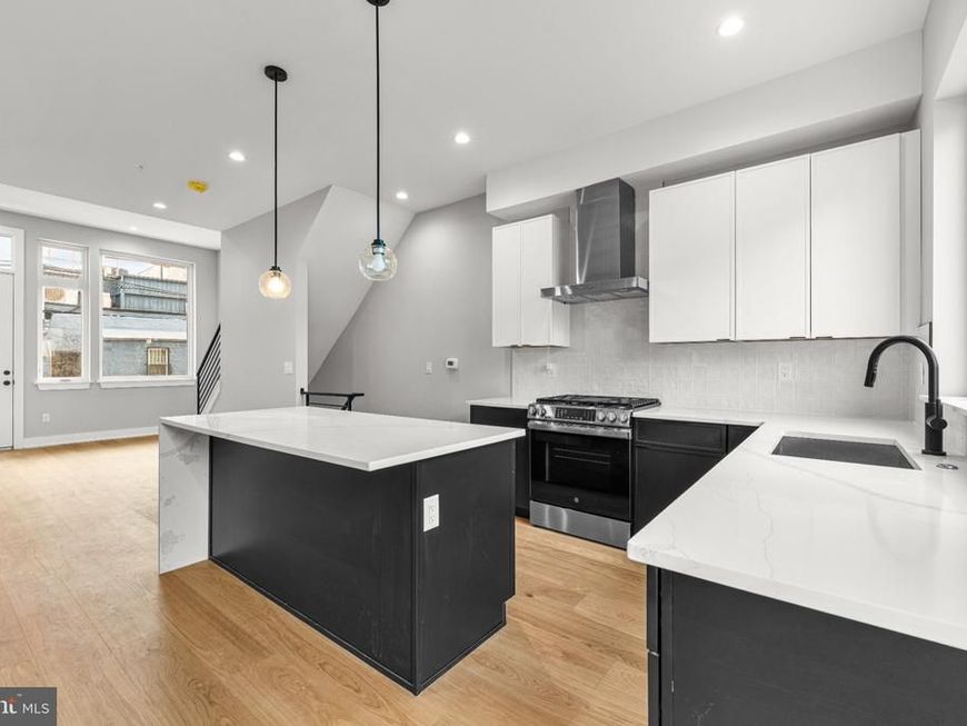 907 Emily Street, Philadelphia, PA 19148 Main Photo